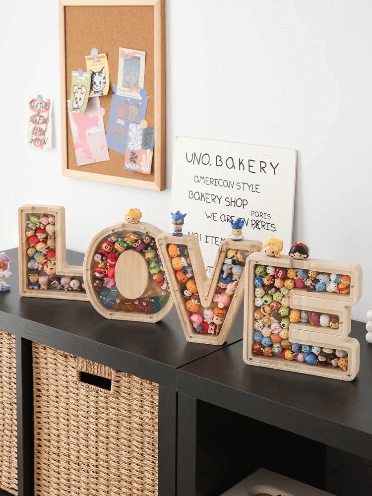 Vitrine en bois Alphabet