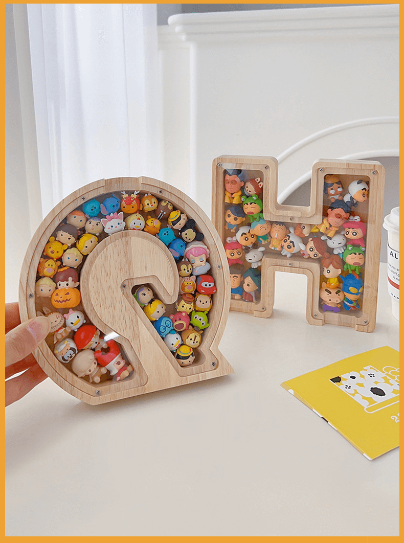 Vitrine en bois Alphabet