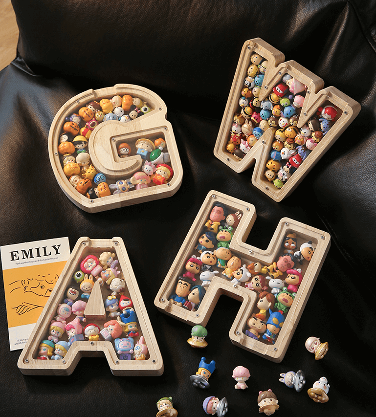 Vitrine en bois Alphabet